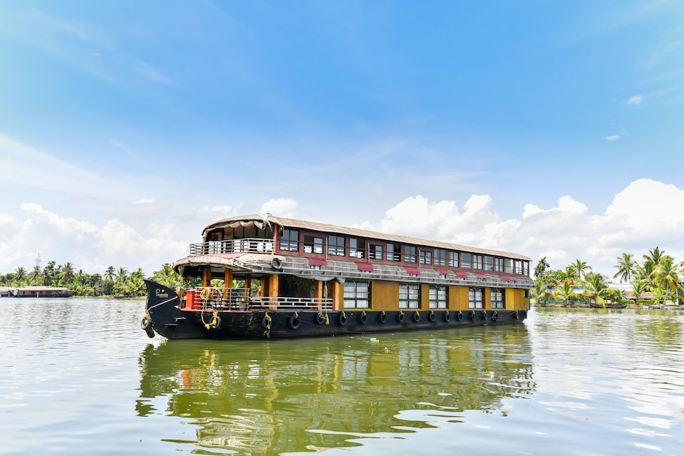 OYO 45918 HouseBoat Indraprastham Premda 8 BHK Premium, Alappuzha Town Alappuzha, Alappuzha