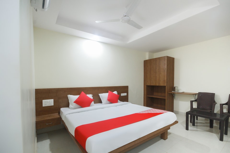 OYO 45929 Shrinivas Lodge, Dharwad, Hubli-Dharwad