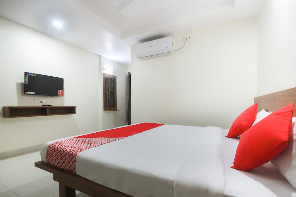 OYO 45929 Shrinivas Lodge, Dharwad, Hubli-Dharwad