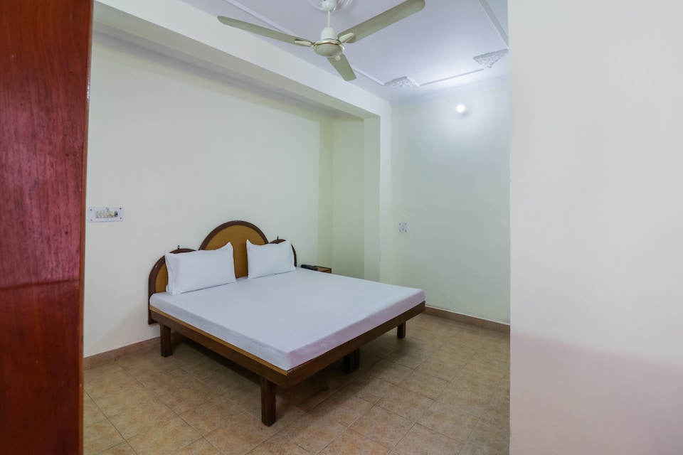 SPOT ON 45932 Hotel Shiv Palace, Dehradun Railway Station, Dehradun