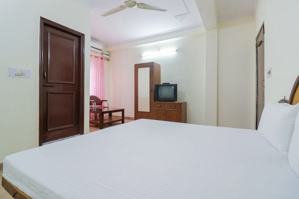 SPOT ON 45932 Hotel Shiv Palace, Dehradun Railway Station, Dehradun