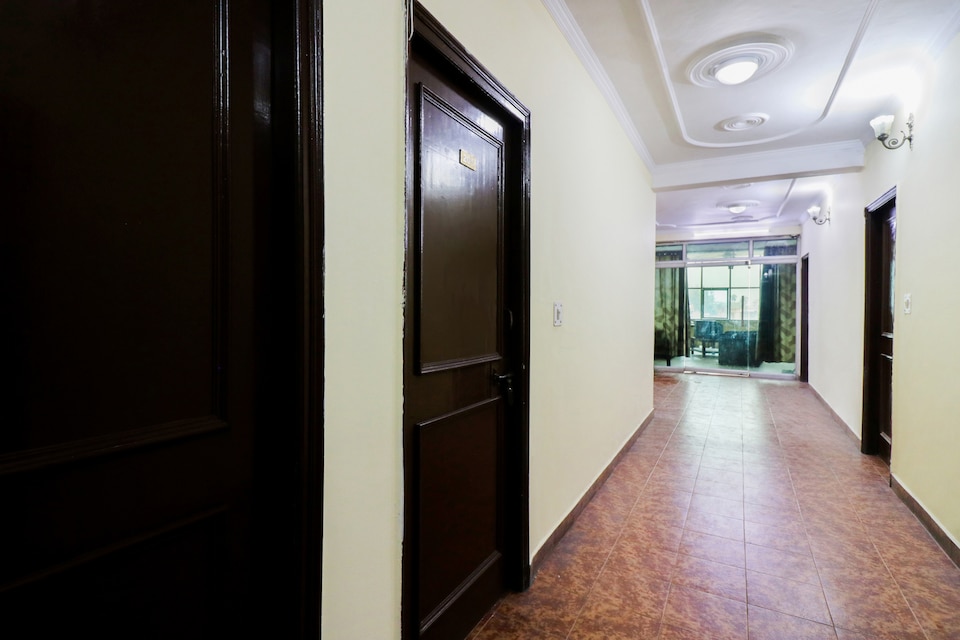 SPOT ON 45932 Hotel Shiv Palace, Dehradun Railway Station, Dehradun