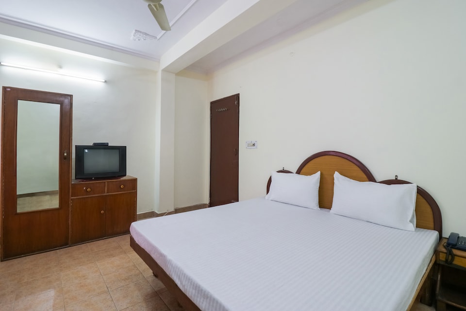 SPOT ON 45932 Hotel Shiv Palace, Dehradun Railway Station, Dehradun