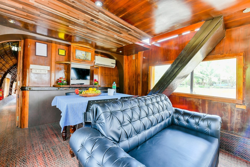 OYO 45939 HouseBoat Indraprastham Oasis 2 BHK, Alappuzha Town Alappuzha, Alappuzha