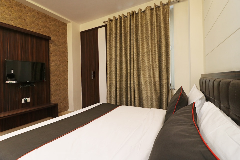 Collection O Premiere Villa, Lanka, Varanasi