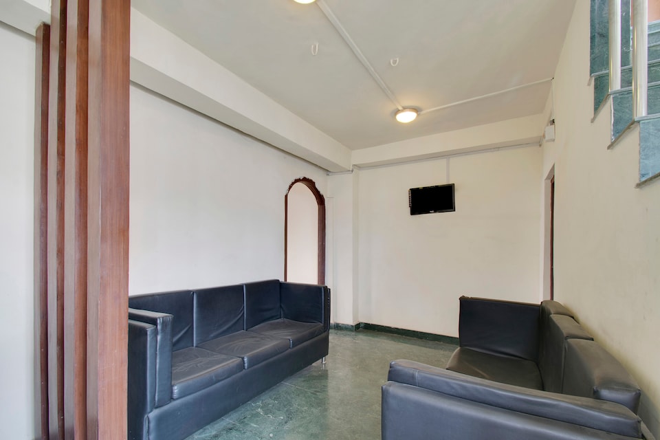 OYO Hotel Lake Resort, Dalgate Srinagar, Srinagar