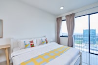 OYO Home 44001 Elegant Studio Setia Alam Trefoil - De Houz