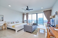 OYO Home 44001 Elegant Studio Setia Alam Trefoil - De Houz