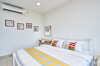 OYO Home 44001 Elegant Studio Setia Alam Trefoil - De Houz