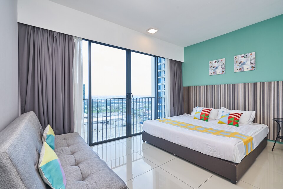 OYO Home 44002 Classic 2br Setia Alam Trefoil - De Houz	, Setia Alam, Klang