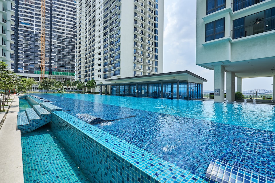 OYO Home 44002 Classic 2br Setia Alam Trefoil - De Houz	, Setia Alam, Klang