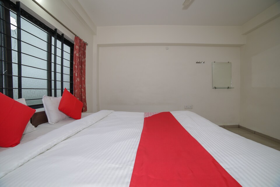 OYO 46114 The Lions Hotel & Banquet, Bus Stand Nagpur, Nagpur