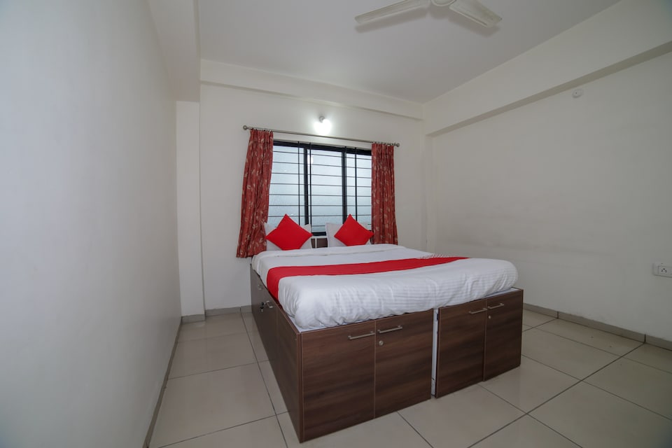 OYO 46114 The Lions Hotel & Banquet, Bus Stand Nagpur, Nagpur