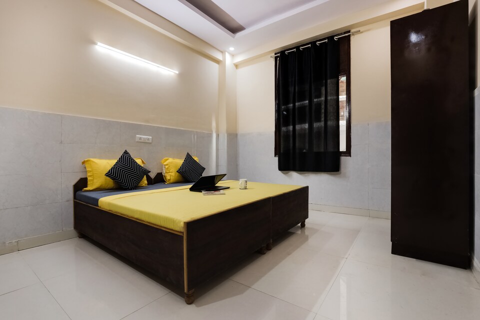 OYO LIFE NOD674 Near Amity University, Noida City, Noida