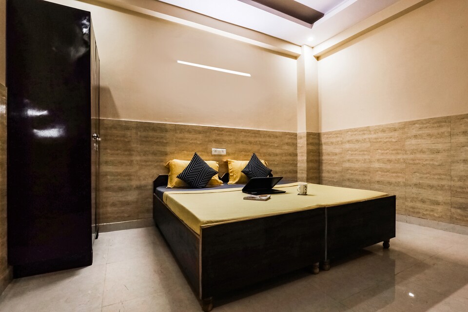 OYO LIFE NOD674 Near Amity University, Noida City, Noida