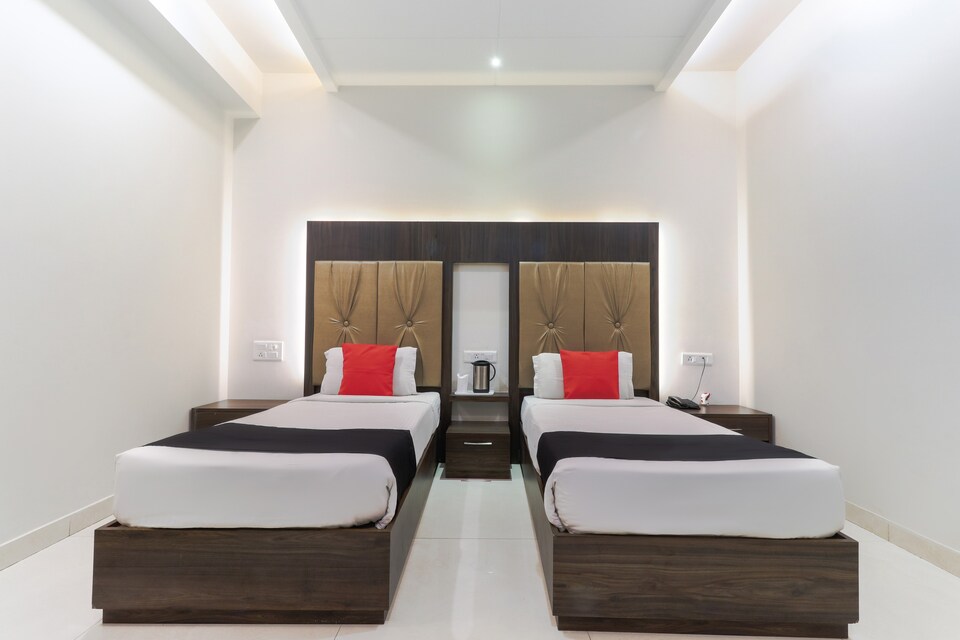 Capital O 46159 Hotel Golden Fortune, Azamgarh, Azamgarh