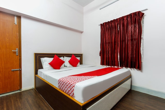 OYO 46169 Apple Holidays Inn 