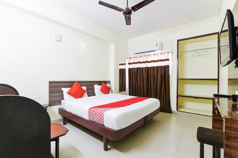 OYO 46172 Jayasree Dolphin Grand, Kurnool-II, Kurnool