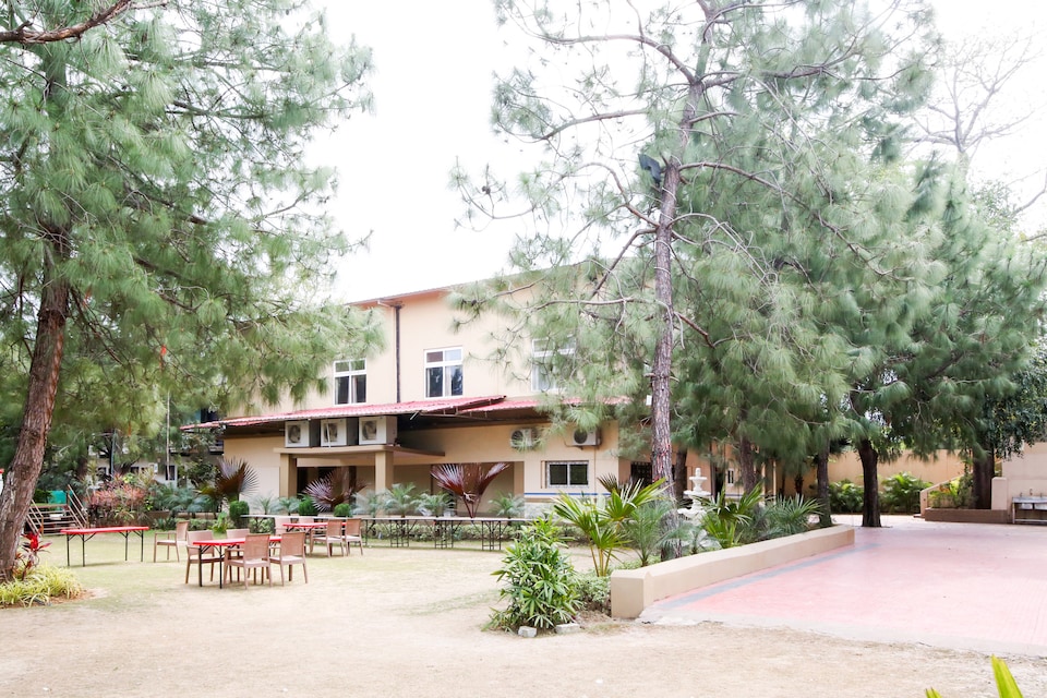 Capital O 46175 Blue Lotus Club And Resorts, Satna, Satna