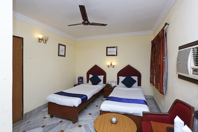 OYO Hotel Camac Plaza Near Birla Mandir