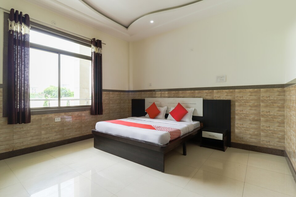 OYO 46215 Siya Continental, Fazal Ganj Kanpur, Kanpur