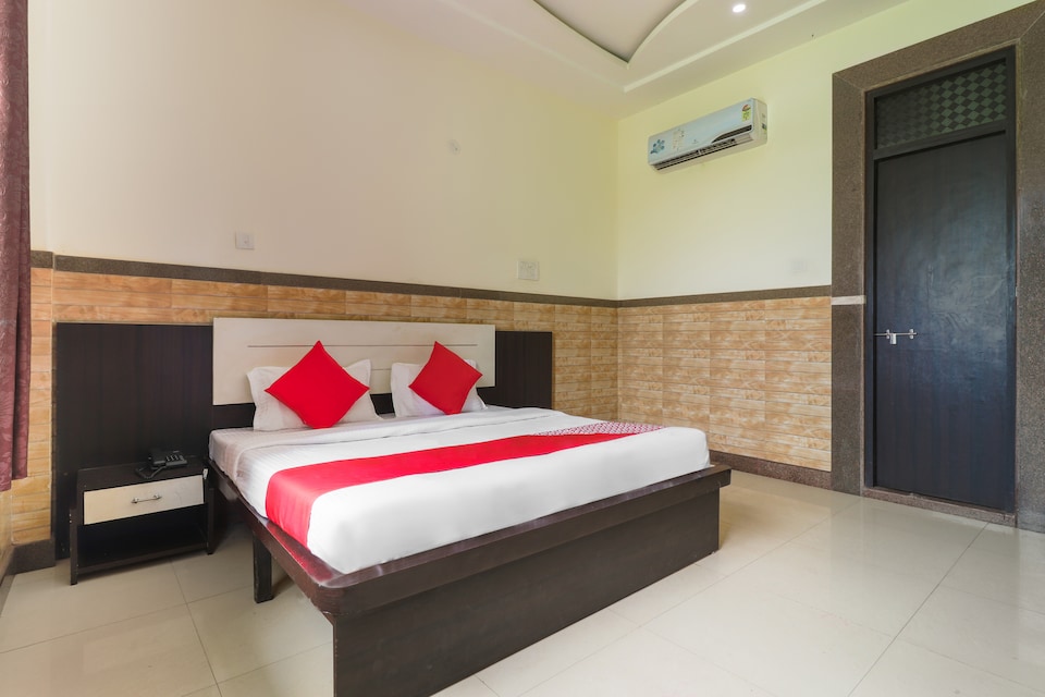 OYO 46215 Siya Continental, Fazal Ganj Kanpur, Kanpur