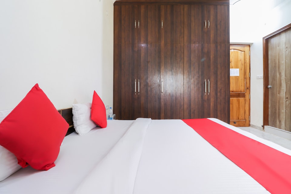 OYO 46216 Roister Home Stay, Gomti Nagar Extension Lucknow, Lucknow