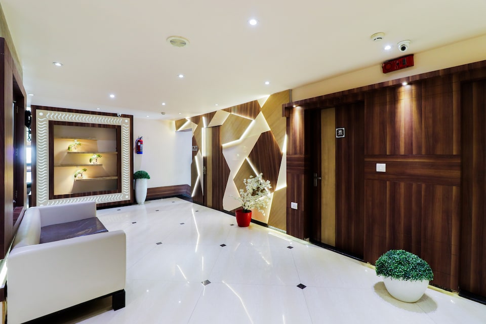 Capital O 46218 Royal Cottage, Swaroop Nagar Kanpur, Kanpur
