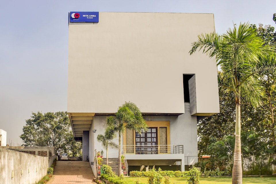 Capital O 46236 Hotel Amora, Durg, Bhilai