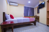 OYO 44015 Mk Inn Hotel