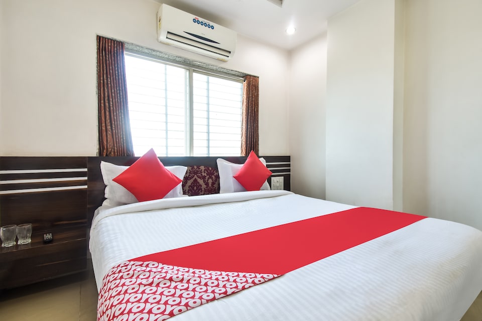 OYO Hotel Neem Palace, Shirdi, Shirdi