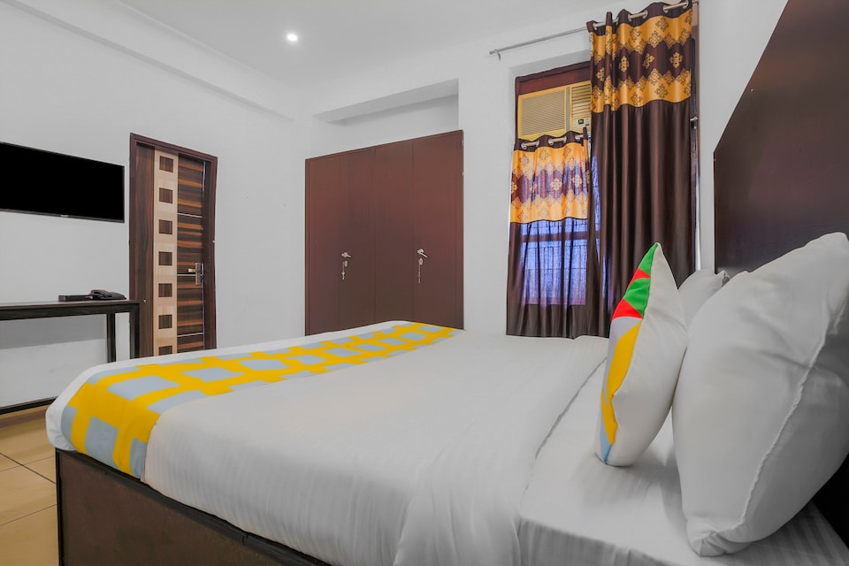 OYO 46295 Elegant Stay Sector 72, Noida Stadium, Noida