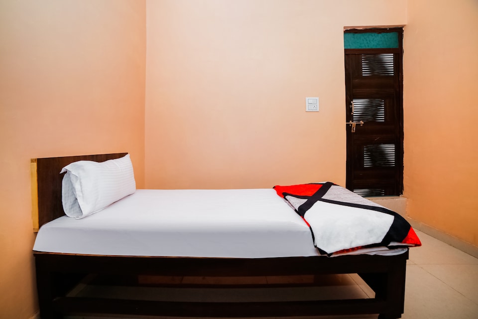 OYO 46331 Hotel Kusha's, Shivpuri, Shivpuri