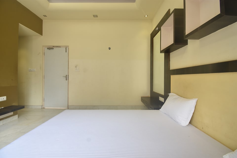 OYO 46341 Hotel Presidency, Dapoli city centre, Dapoli
