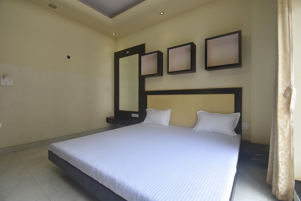OYO 46341 Hotel Presidency, Dapoli city centre, Dapoli