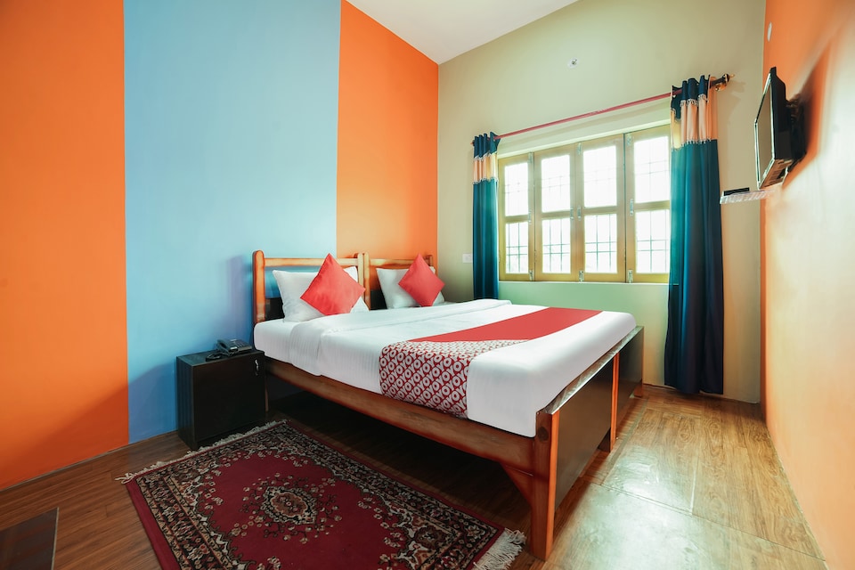 OYO 46348 Hotel Lake Side, Kausani, Kausani