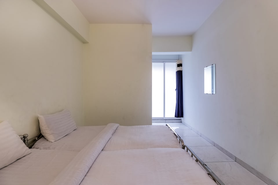 OYO 46351 Hotel Parshwanath, Shankeshwar, Patan