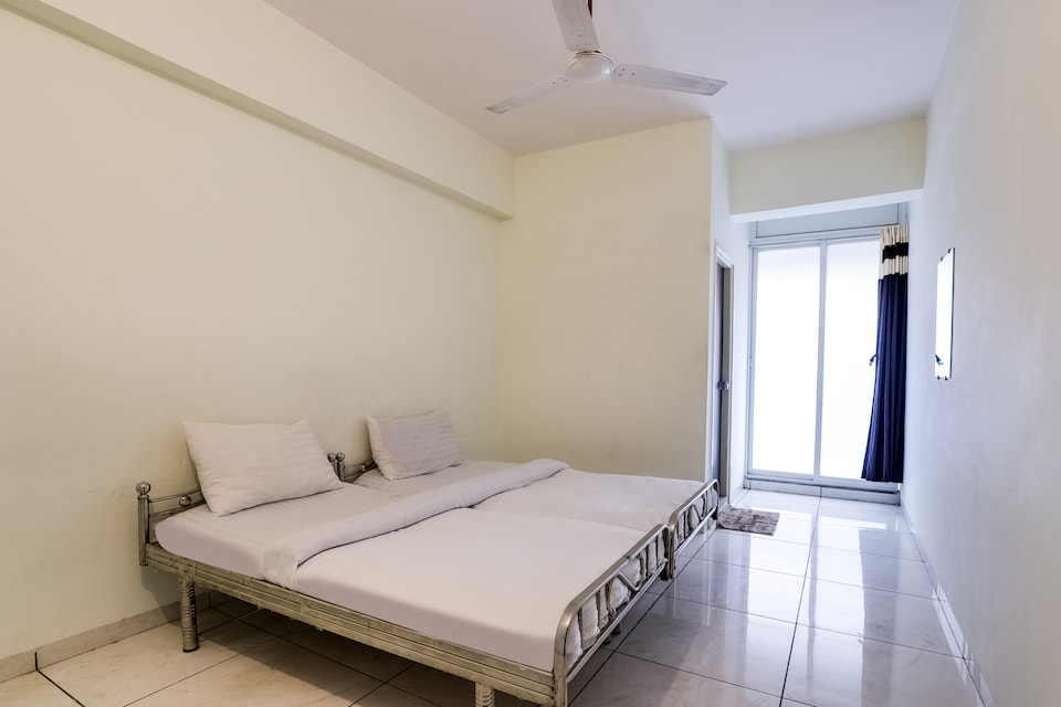 OYO 46351 Hotel Parshwanath, Shankeshwar, Patan