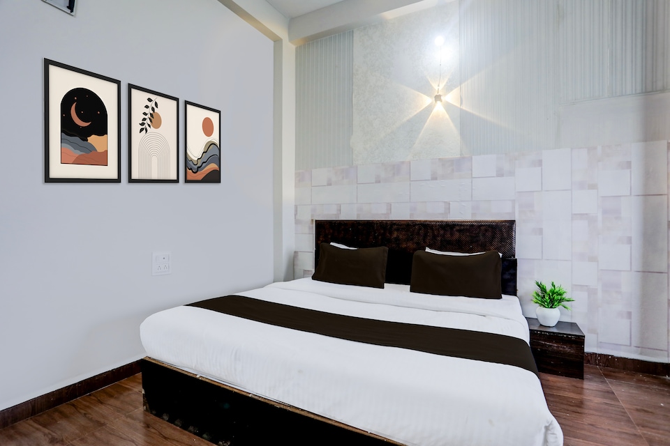 Collection O Guna Railway Junction Formerly Shanti Heritage, Guna, Guna