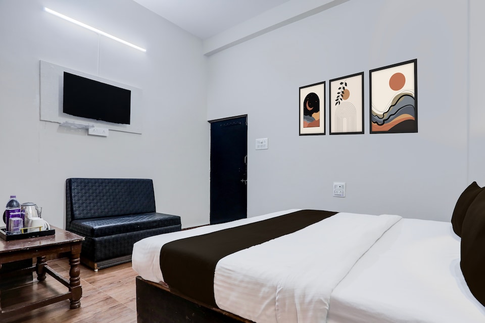 Collection O Guna Railway Junction Formerly Shanti Heritage, Guna, Guna