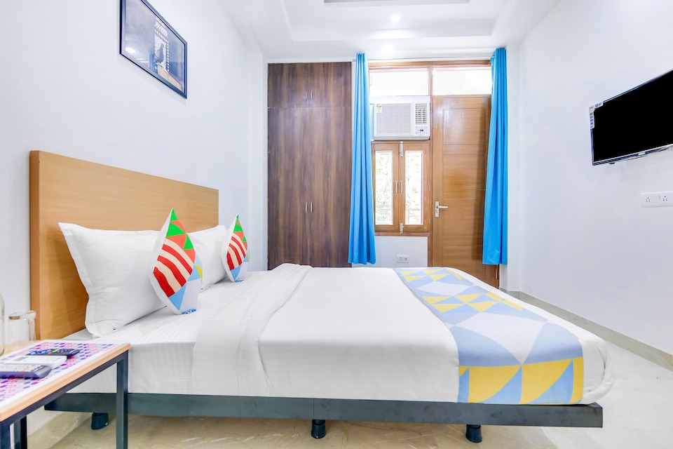 OYO 46357 Elegant Stay Fortis Hospital, Noida City, Noida