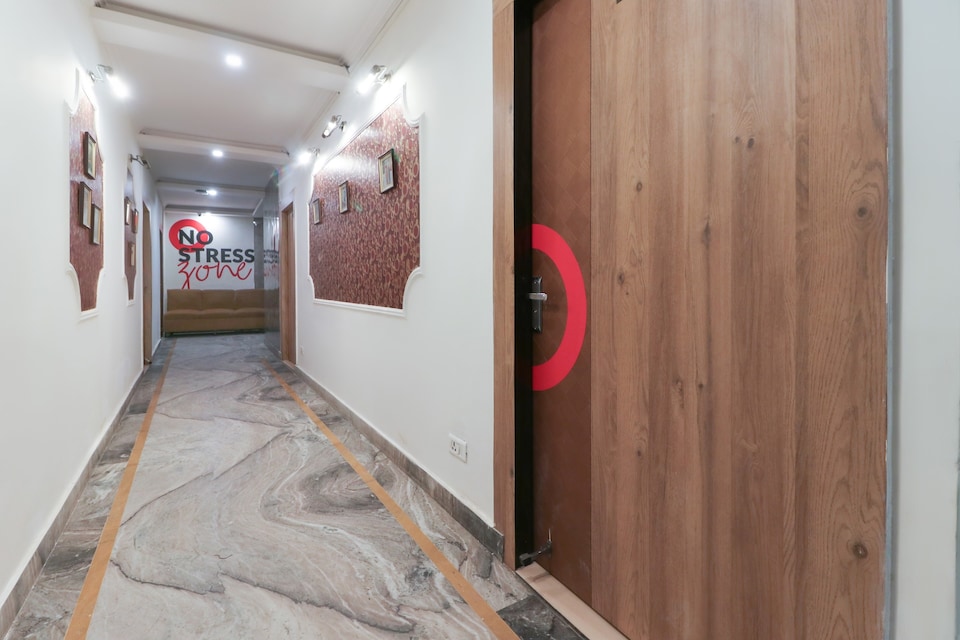 Collection O Near Subhash Chauraha, Civil Lines - High Court, Prayagraj