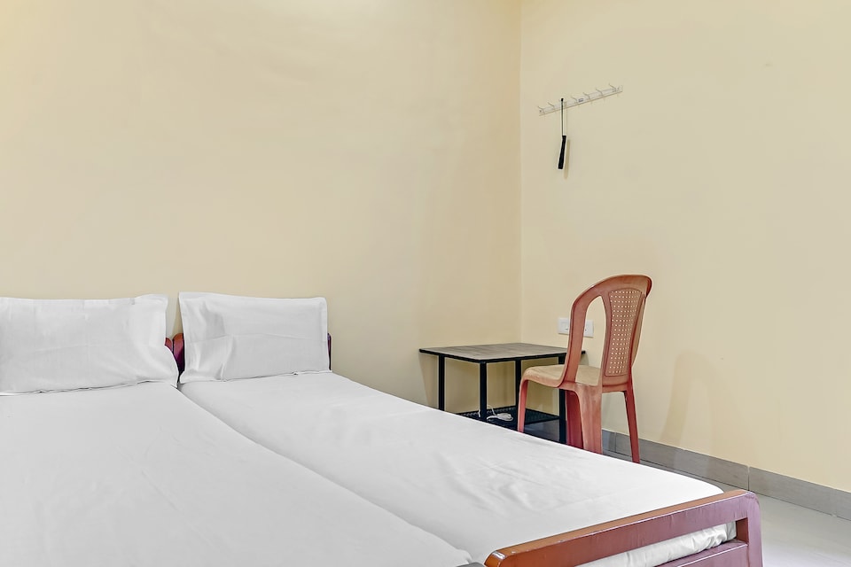 SPOT ON 46387 Hotel Sai Park Lodge, Phaltan, Pune