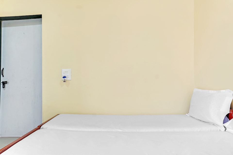 SPOT ON 46387 Hotel Sai Park Lodge, Phaltan, Pune