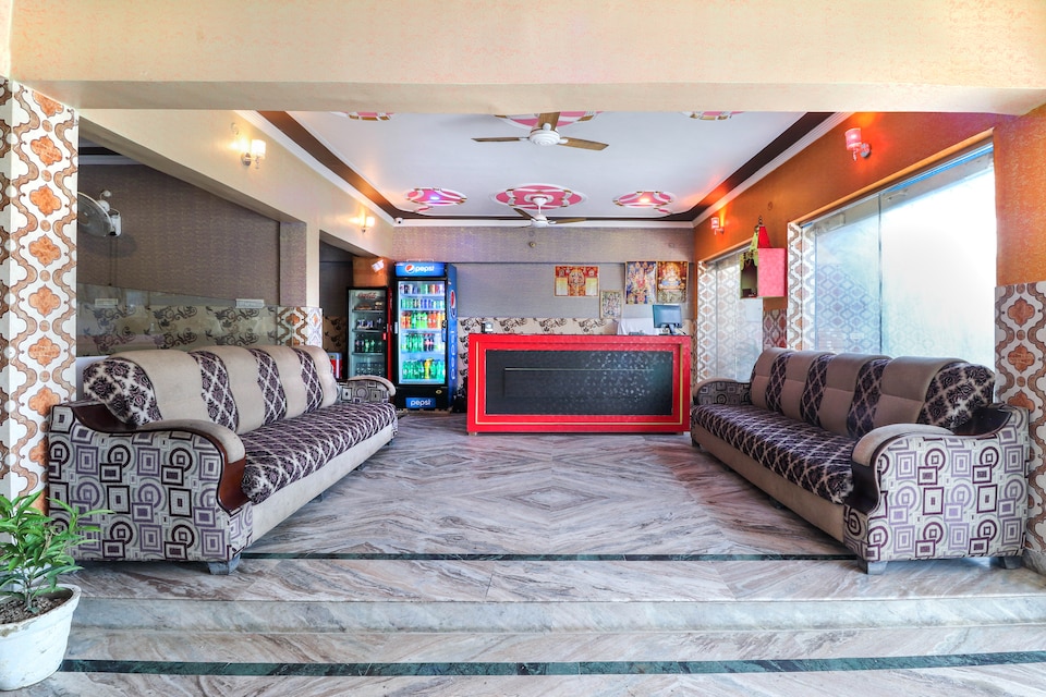 OYO 46403 A Aryan Family Restaurant Lawn & Hotel, Alambagh Lucknow, Lucknow