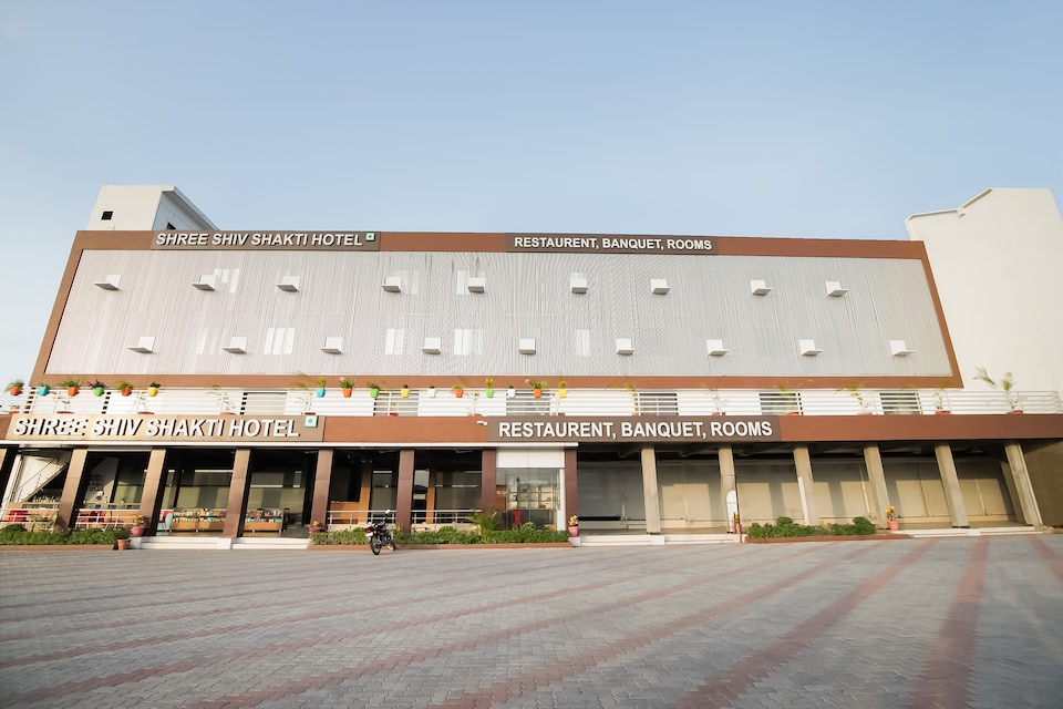Capital O 46405 Shree Shiv Shakti Hotel, Palsana, Surat