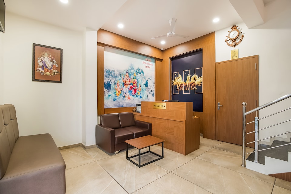 Capital O 46405 Shree Shiv Shakti Hotel, Palsana, Surat