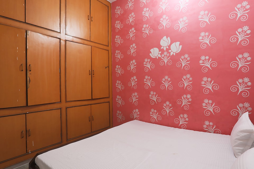 SPOT ON 46406 Ansh Villa, Fatehabad Road, Agra