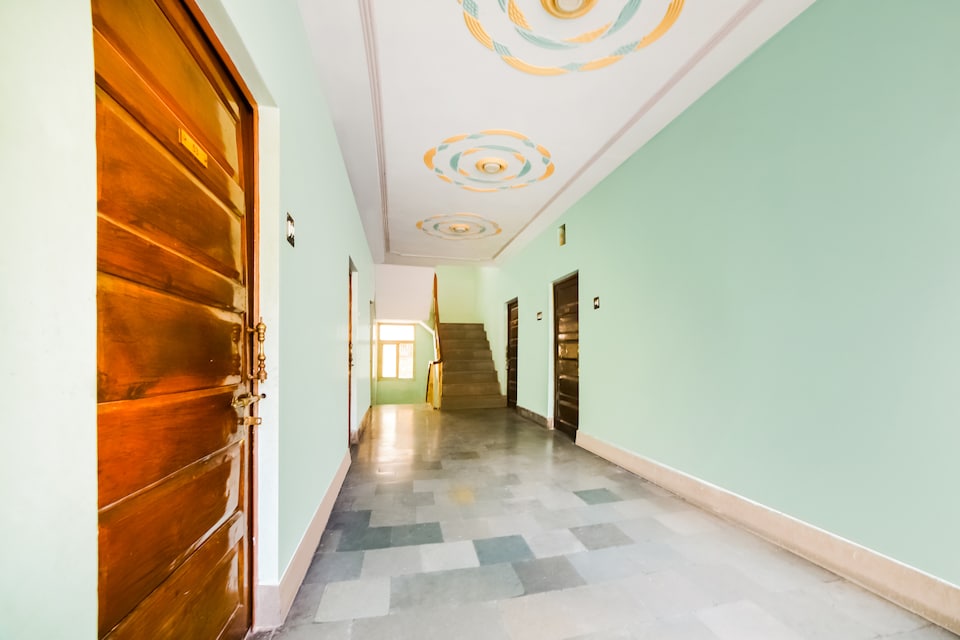 SPOT ON 46416 Hotel Sandeep, Godowlia, Varanasi