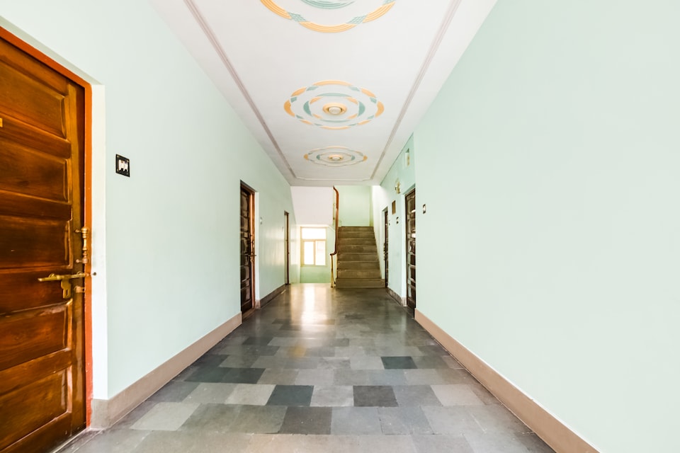 SPOT ON 46416 Hotel Sandeep, Godowlia, Varanasi